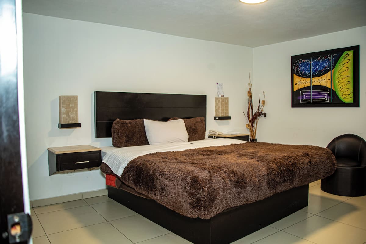 Family Suite | In-room safe, WiFi (free), bed sheets