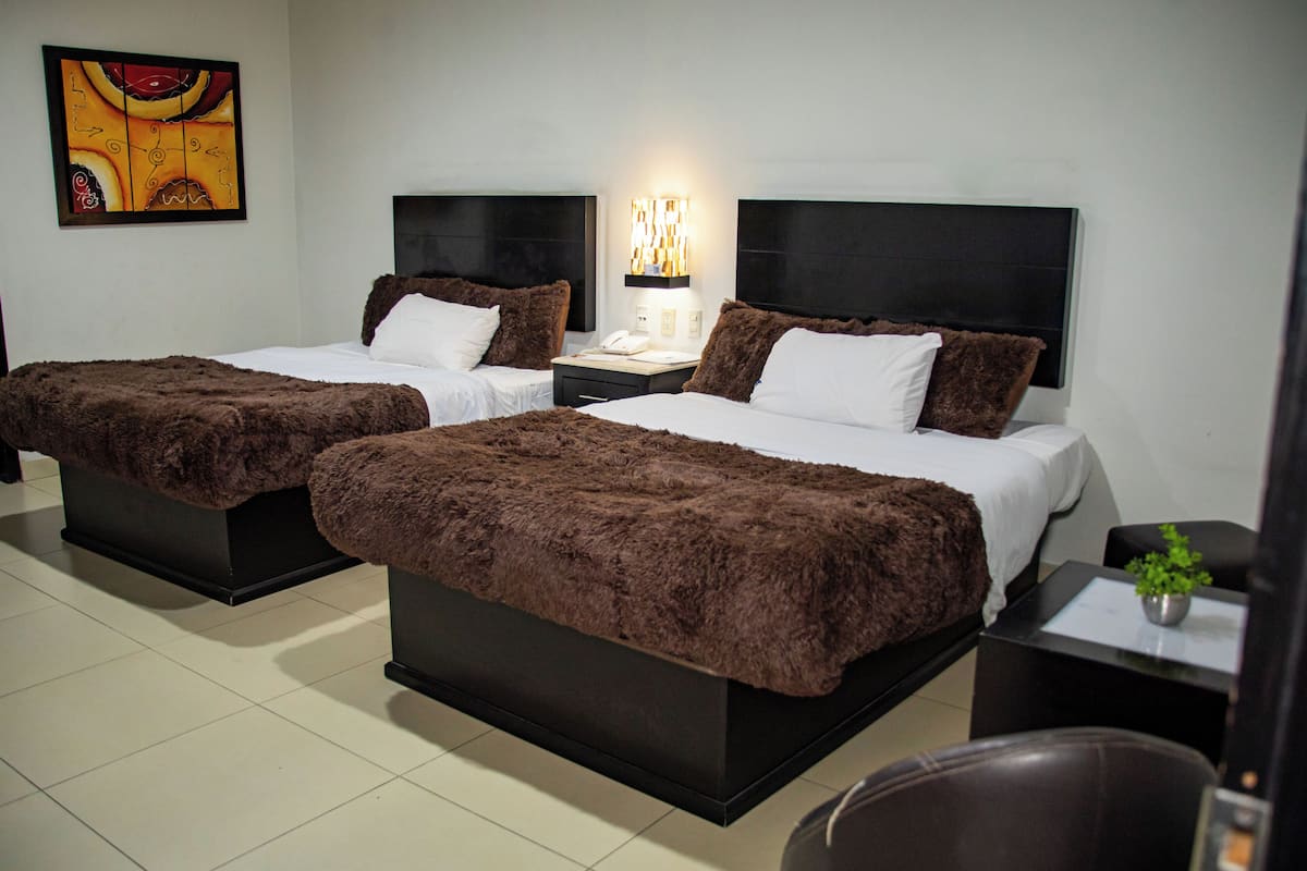 Double Room | In-room safe, WiFi (free), bed sheets