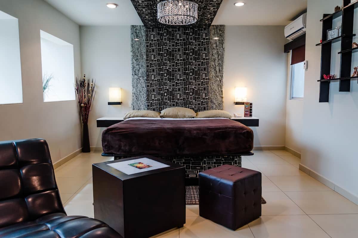 Suite, 1 King Bed | 1 bedroom, in-room safe, free WiFi, bed sheets