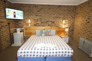 Individually furnished, bed sheets - Acacia Snowy Motel (Jindabyne)