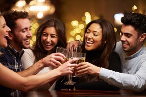 Bar (on property) - Acacia Snowy Motel (Jindabyne)