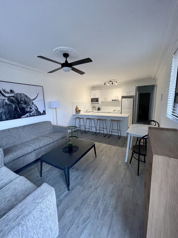 Three Bedroom Apartment | Living area | Flat-screen TV - Estelle Kramer Motor Inn (Armidale)