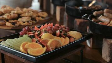 Desayuno buffet (AUD 25 por persona)