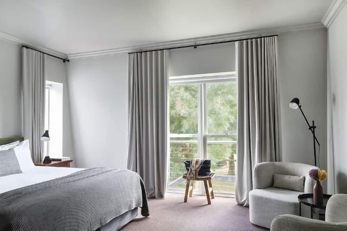 Egyptian cotton sheets, premium bedding, minibar, individually decorated