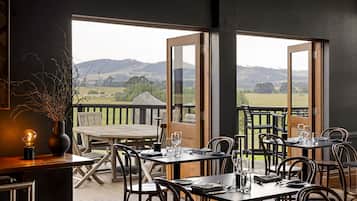 Breakfast and dinner served