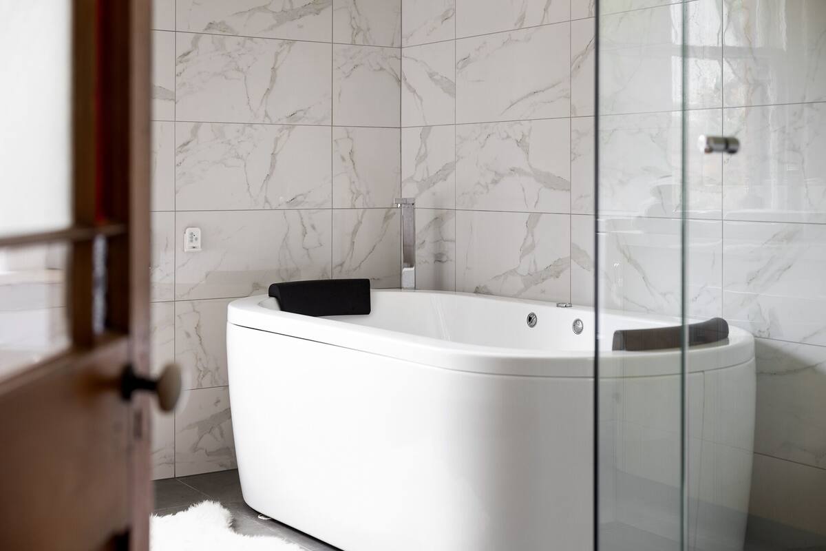 homestead | bathroom | shower, free toiletries, hair dryer, towels