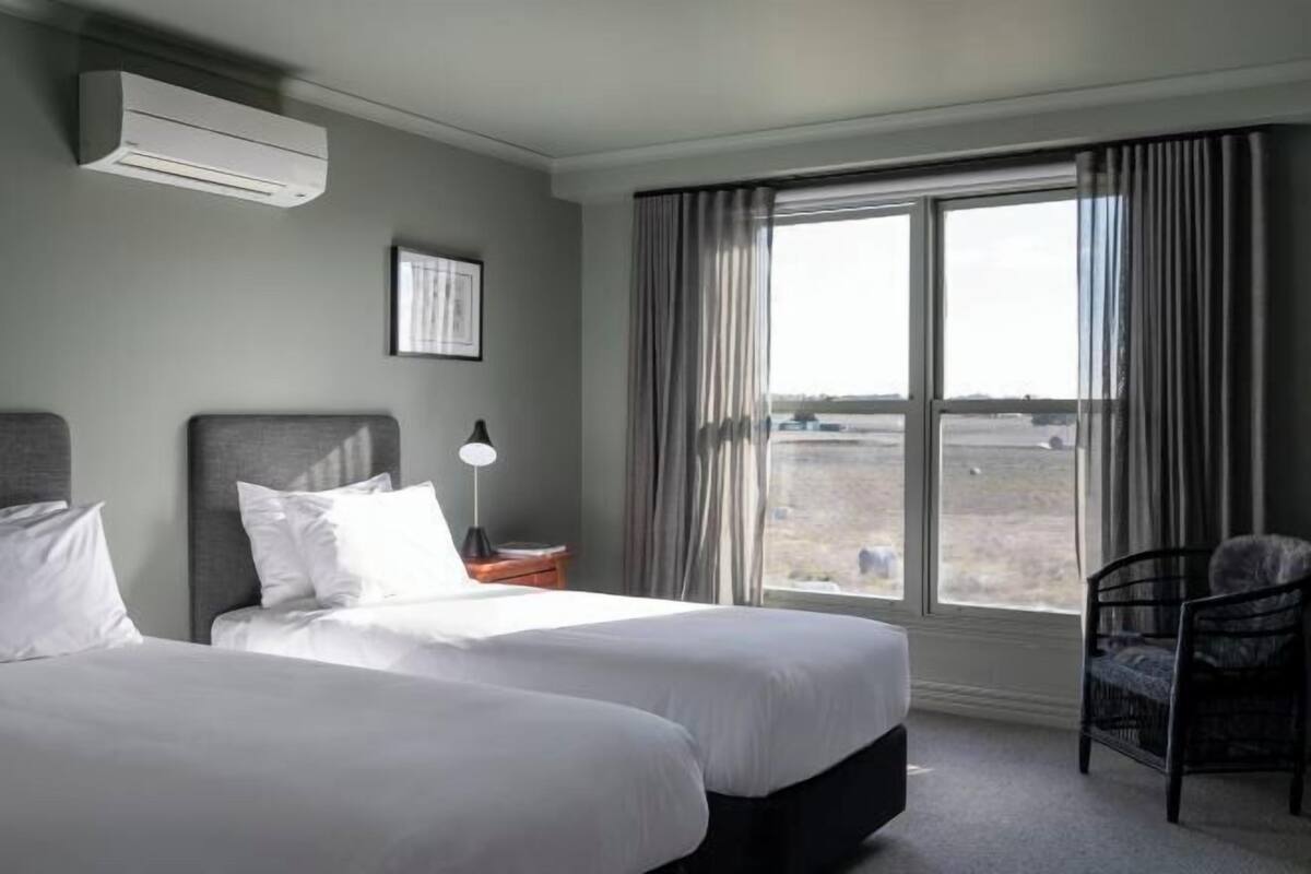 Egyptian cotton sheets, premium bedding, minibar, laptop workspace