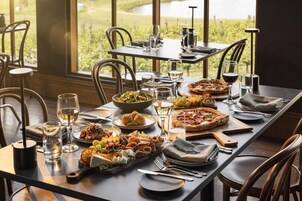 Breakfast and dinner served