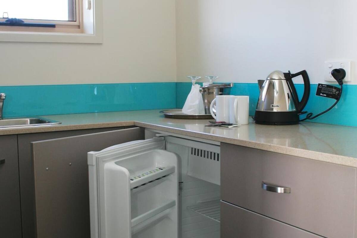 towels, soap, shampoo, toilet paper