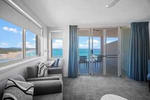 Superior-værelse - balkon (Superior Suite) | Opholdsområde | LCD-tv