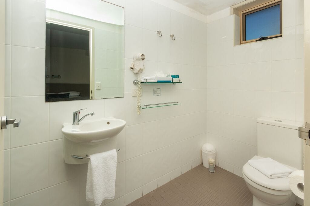 towels, soap, shampoo, toilet paper