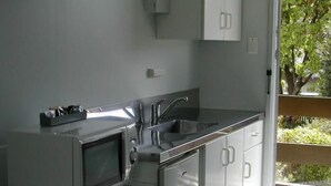Microwave - Mt Albert Motor Inn (Auckland)