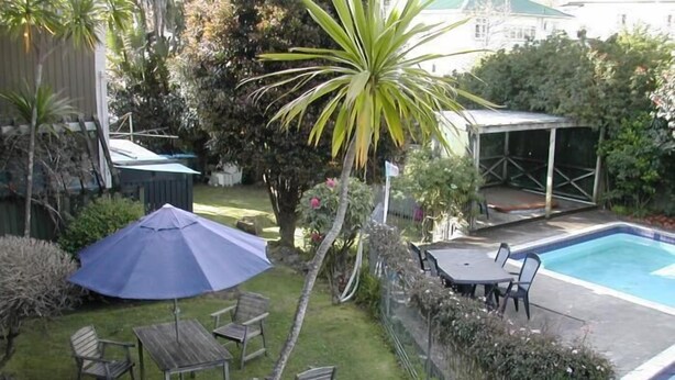 Outdoor pool - Mt Albert Motor Inn (Auckland)