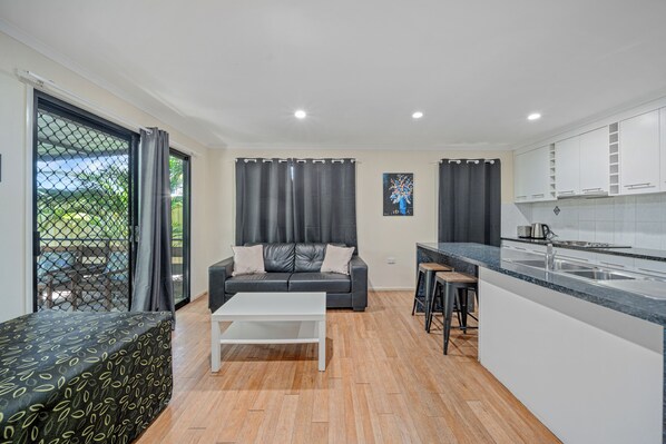 1 slaapkamer, een strijkplank/strijkijzer, gratis wifi, beddengoed