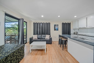 1 habitación, tabla de planchar con plancha, wifi gratis y ropa de cama 