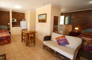 TV - Rubyvale Motel & Holiday Units - An Adults Only Getaway (Rubyvale)