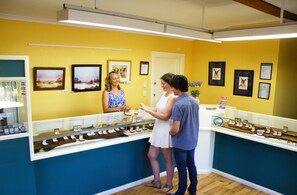 Reception - Rubyvale Motel & Holiday Units - An Adults Only Getaway (Rubyvale)