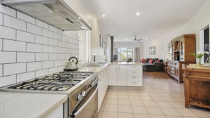 Coffee/tea maker, microwave, electric kettle, toaster - Cape Otway Lightstation (Cape Otway)
