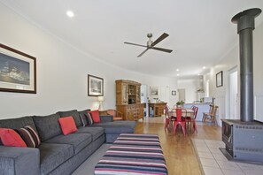 Maison, 4 chambres | Coin séjour