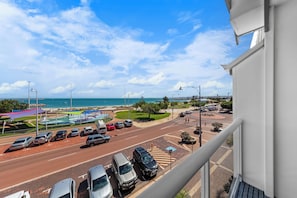 Habitación estándar, para no fumadores, balcón | Vista a la playa o el mar
