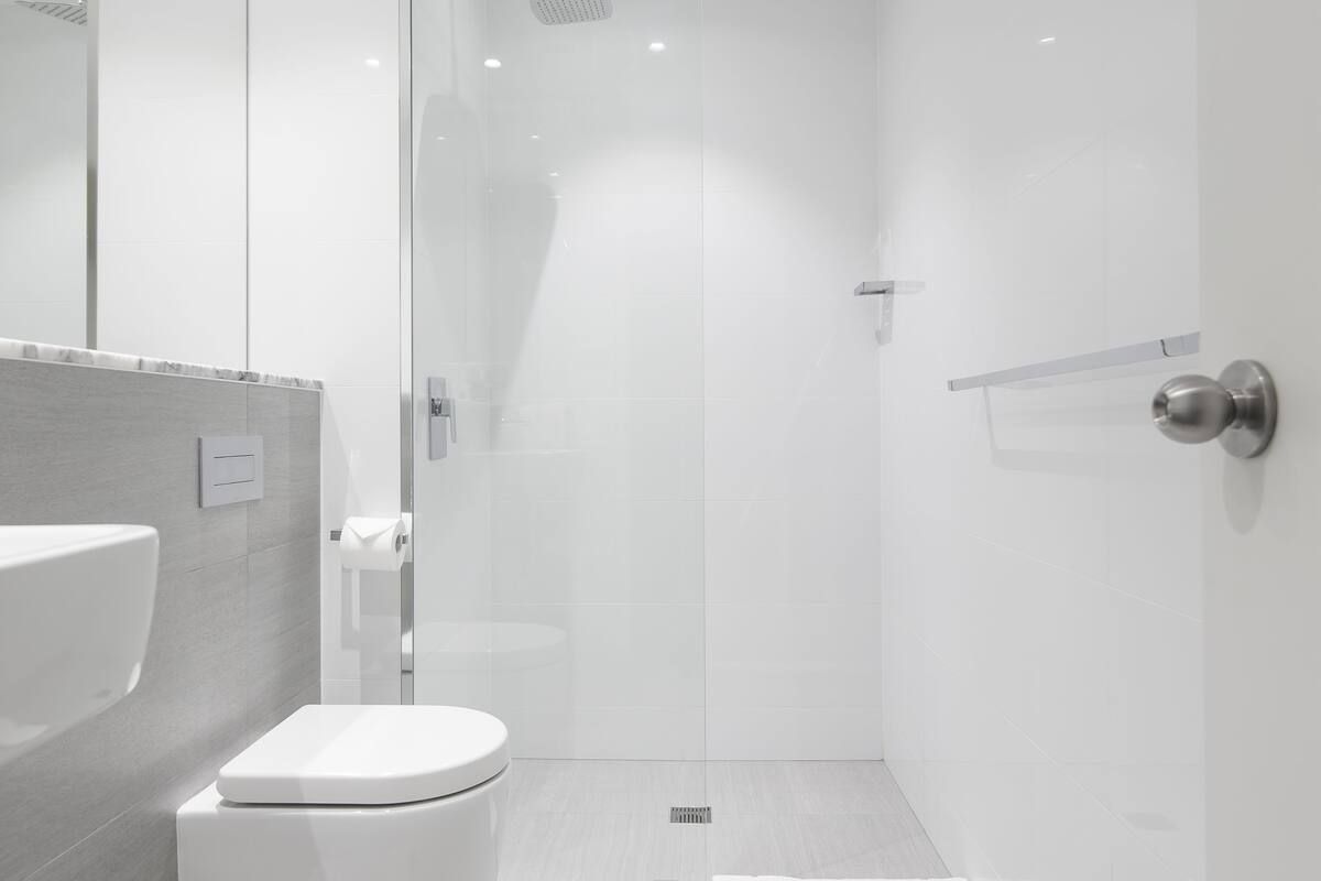 luxe ocean view | bathroom | shower, free toiletries, hair dryer, towels