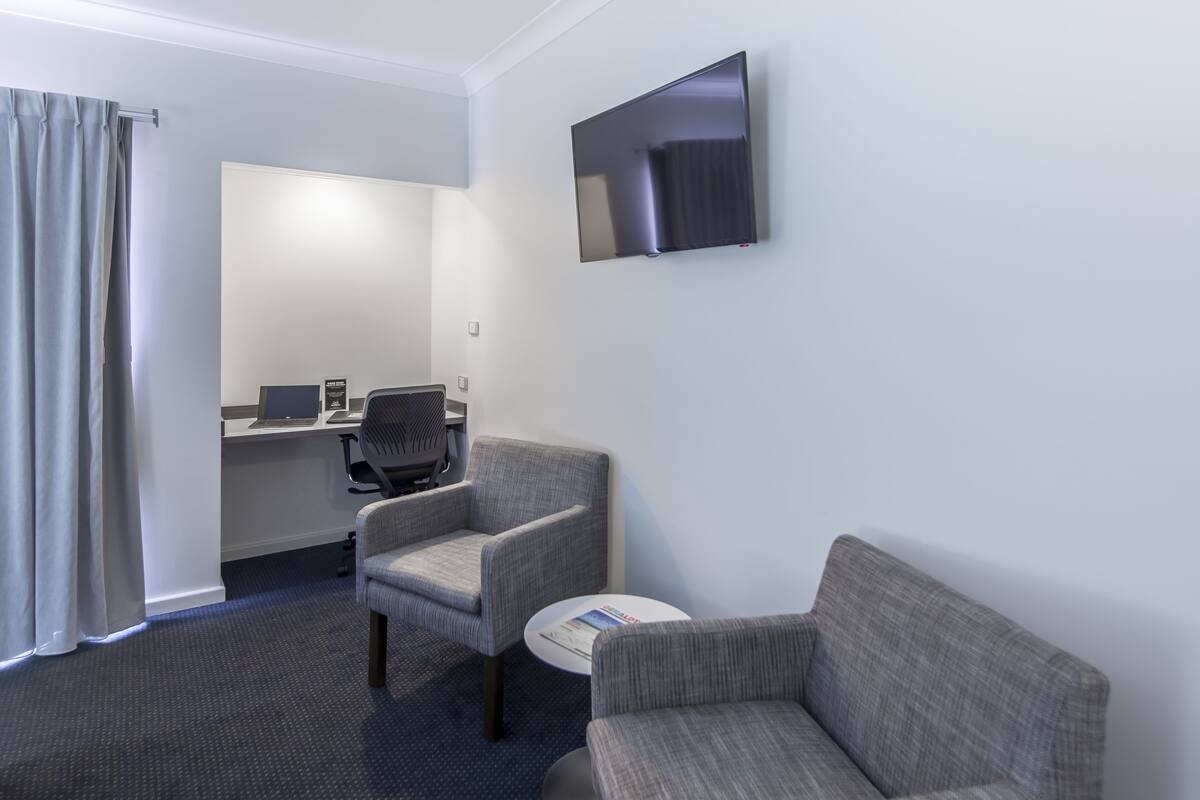 luxe ocean view | minibar, iron/ironing board, free wifi, bed sheets