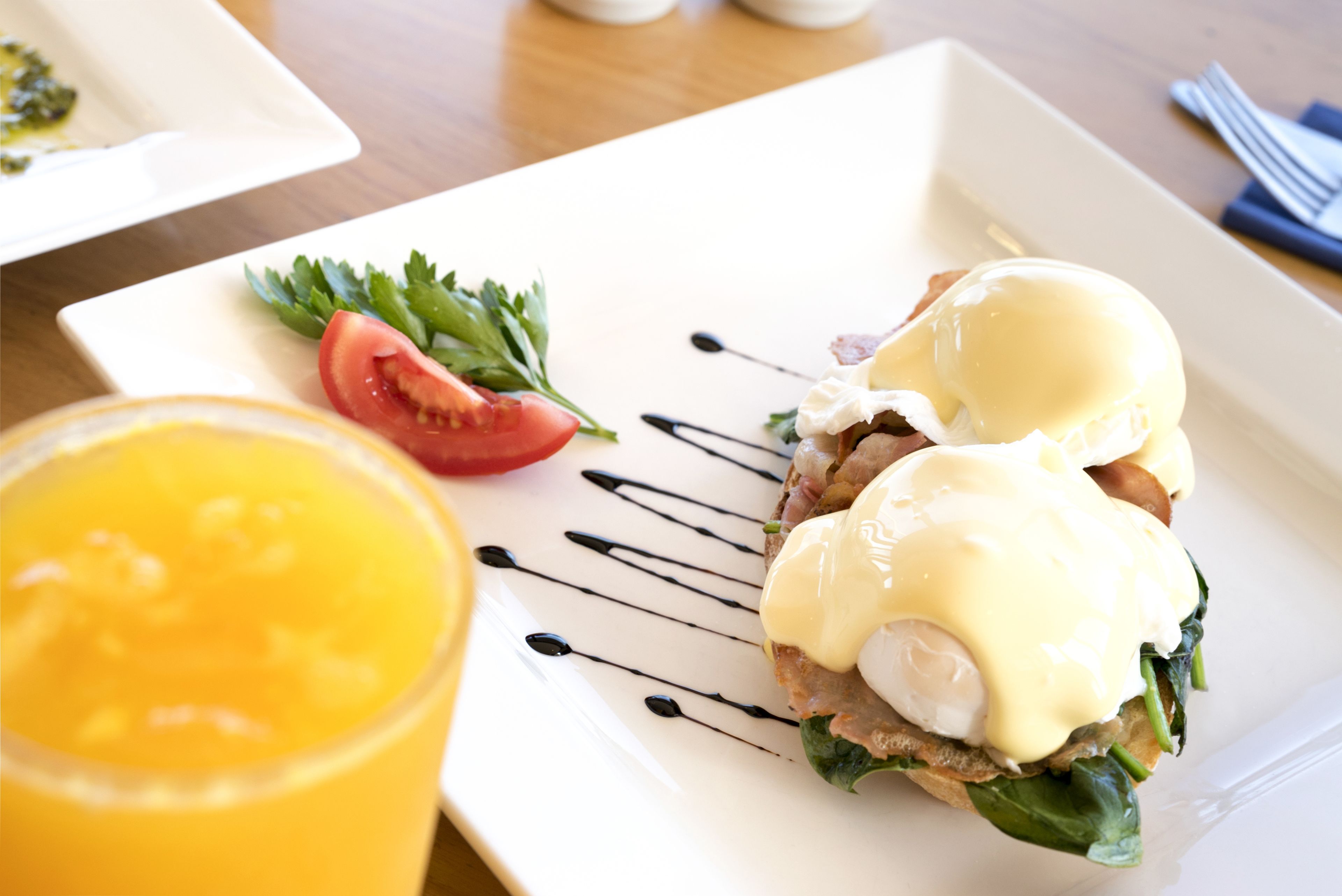 daily cooked-to-order breakfast for a fee