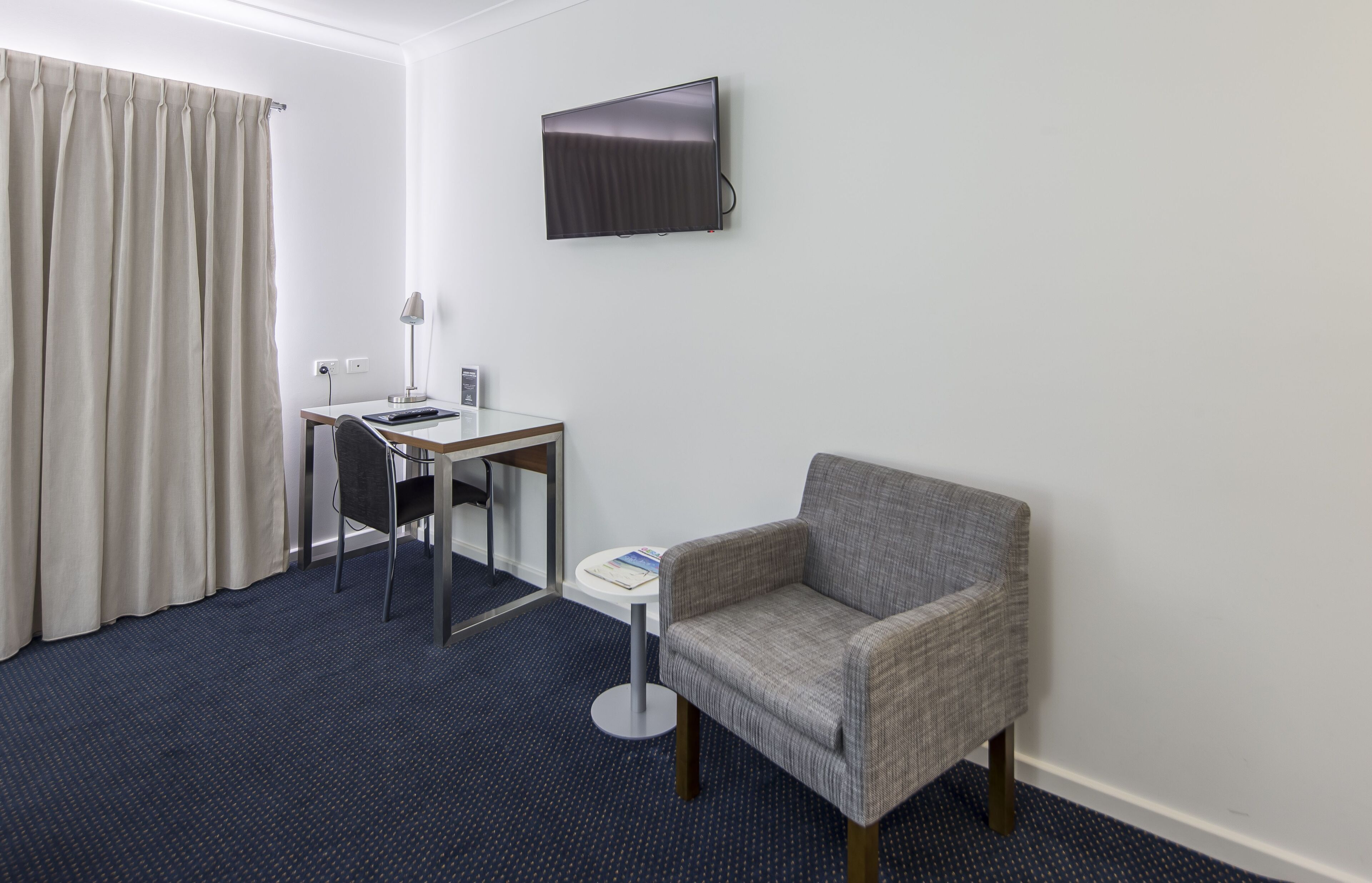 deluxe room | minibar, iron/ironing board, free wifi, bed sheets