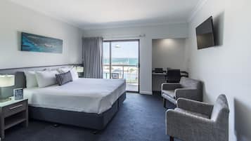 Minibar, iron/ironing board, free WiFi, bed sheets