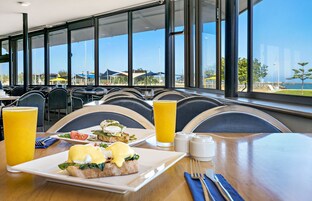 Desayuno a la carta todos los días (con cargo)