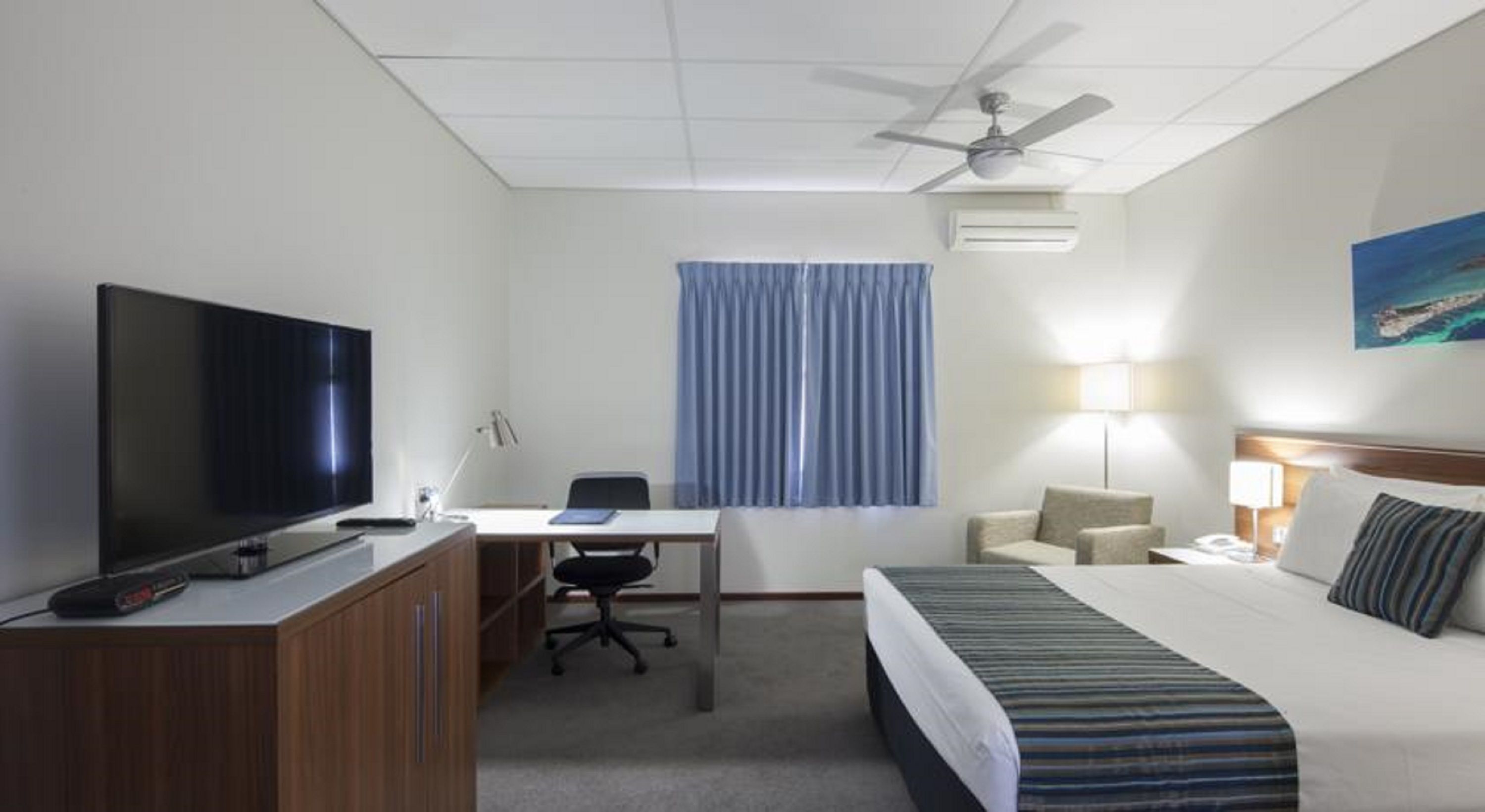 classic room | minibar, iron/ironing board, free wifi, bed sheets