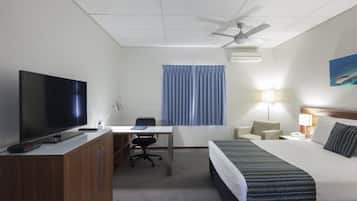 Habitació estàndard | Minibar, planxa i posts de planxar, wifi gratuïta i roba de llit