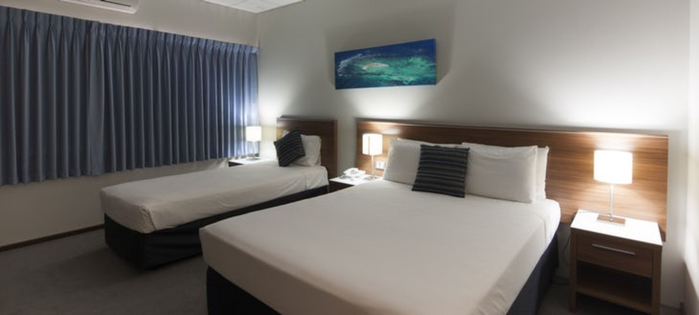deluxe twin room | minibar, iron/ironing board, free wifi, bed sheets