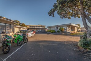 Courtyard - Fiesta Court Motel (Whanganui)