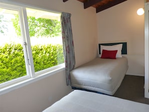 One Bedroom Apartment Downstairs | 2 bedrooms, free WiFi, bed sheets