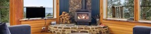 Fireplace - Peppermint Ridge Retreat (Woodbridge)