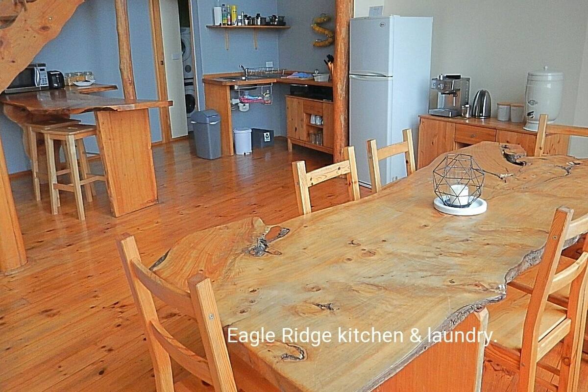 panoramic apartment, 2 bedrooms, sea view | private kitchen | full-sized fridge