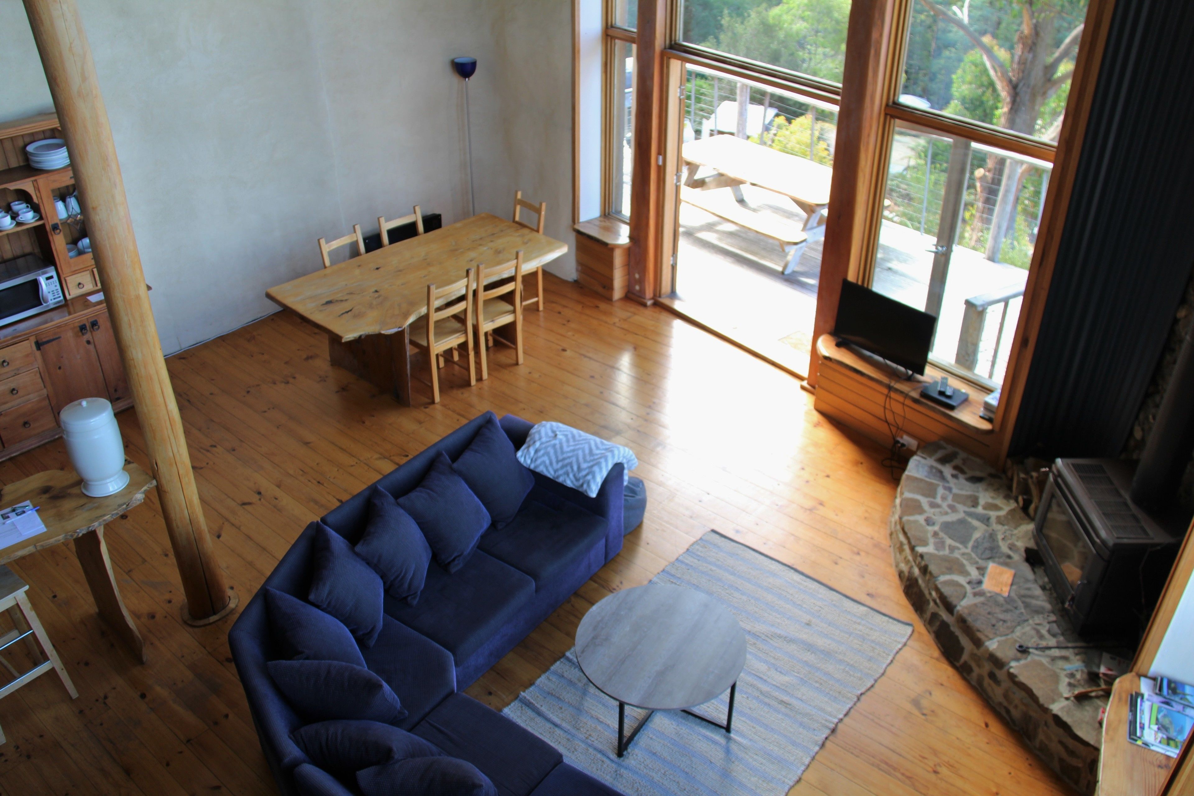 tv, fireplace, dvd player