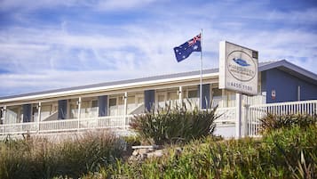Harbourview Serviced Apartments offers stunning views of the surrounding area from its upper-floor balcony.