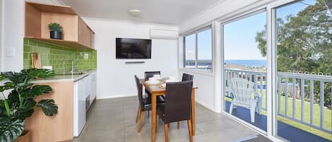 Deluxe Studio, Kitchen, Ocean View | In-room dining