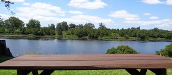 Moon River Motor Inn