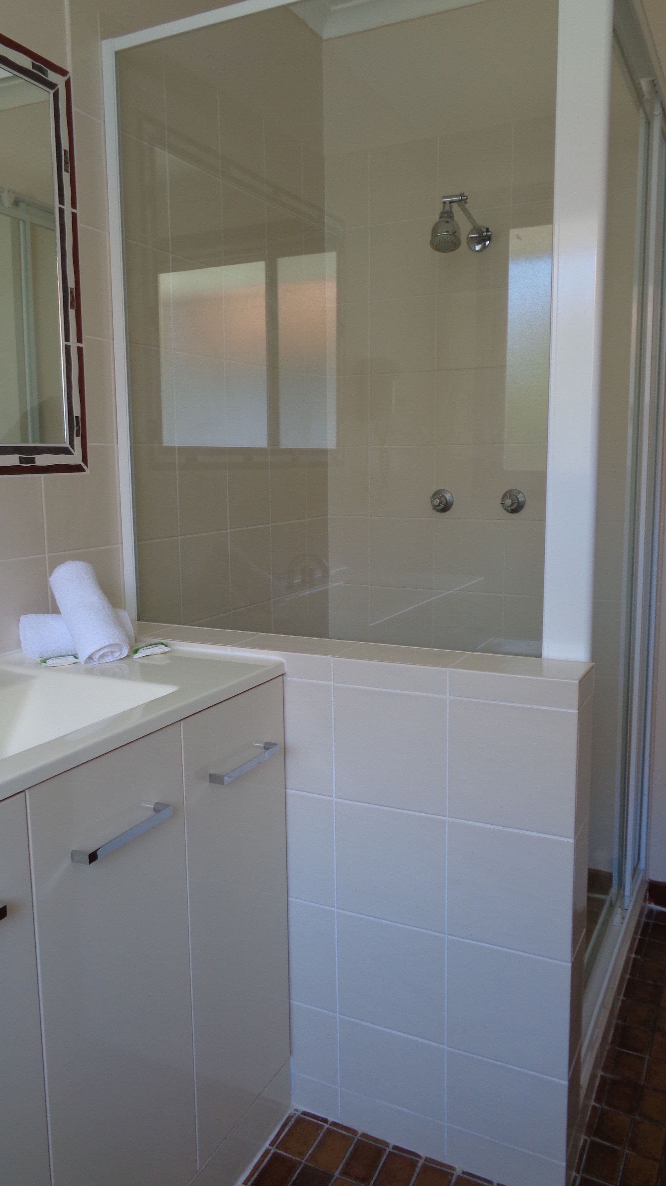 Standard Suite, Multiple Bedrooms, Non Smoking, Kitchen (Apartment - min. 3 nights) | Bathroom | Shower, free toiletries, hair dryer, towels