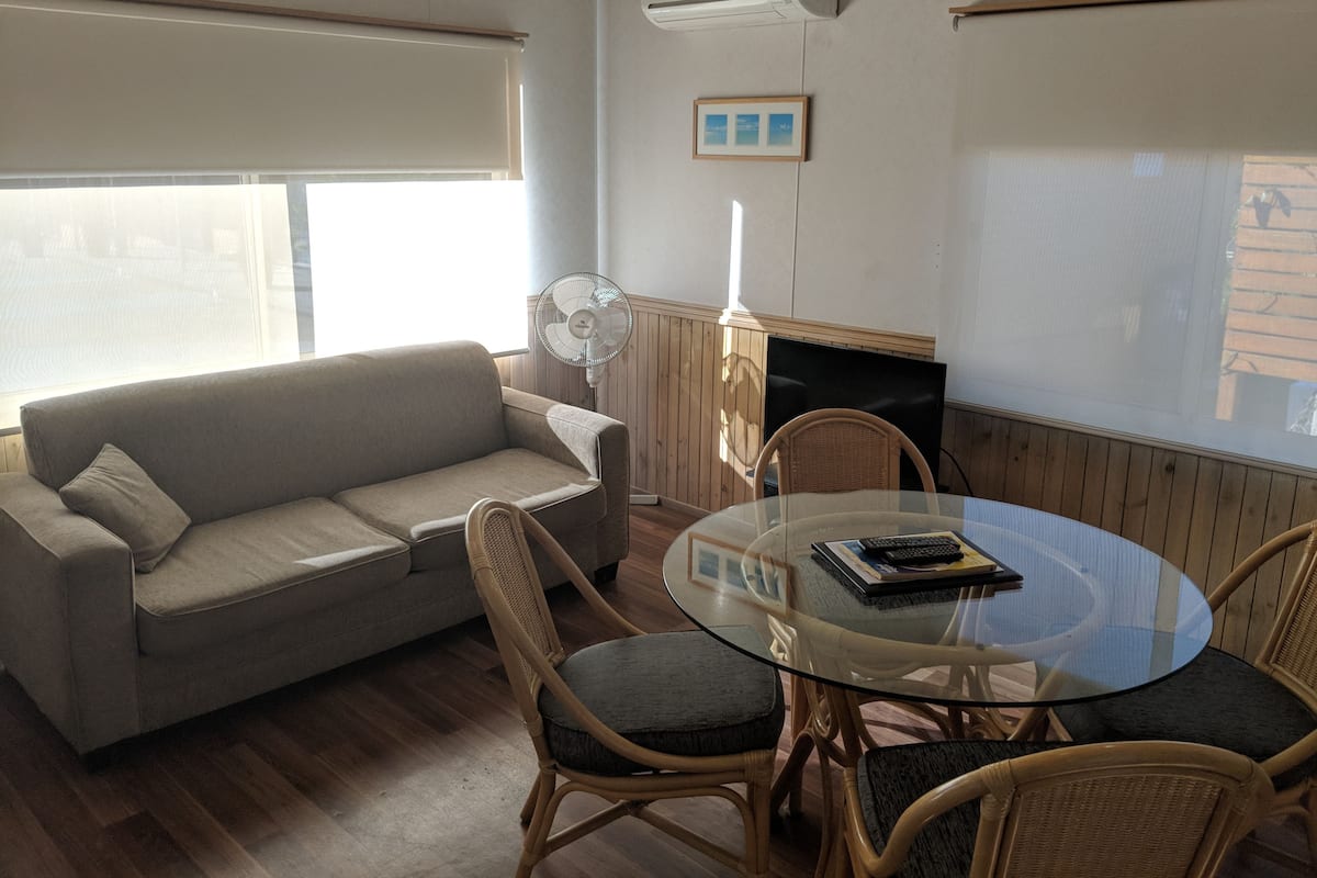Villa Standard | Cucina privata | Frigorifero, microonde, forno, piano cottura