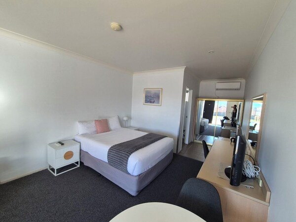 Bega Village Motor Inn - 