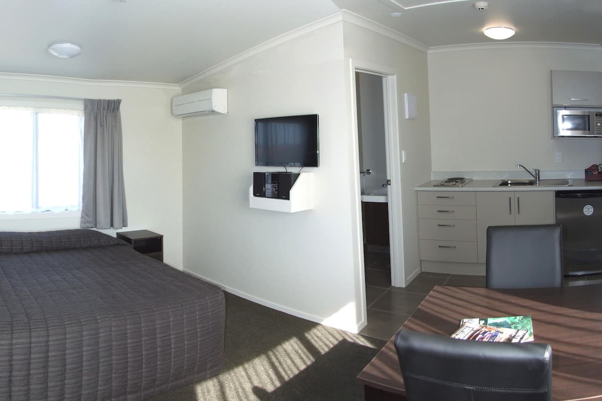Desk, iron/ironing board, free WiFi