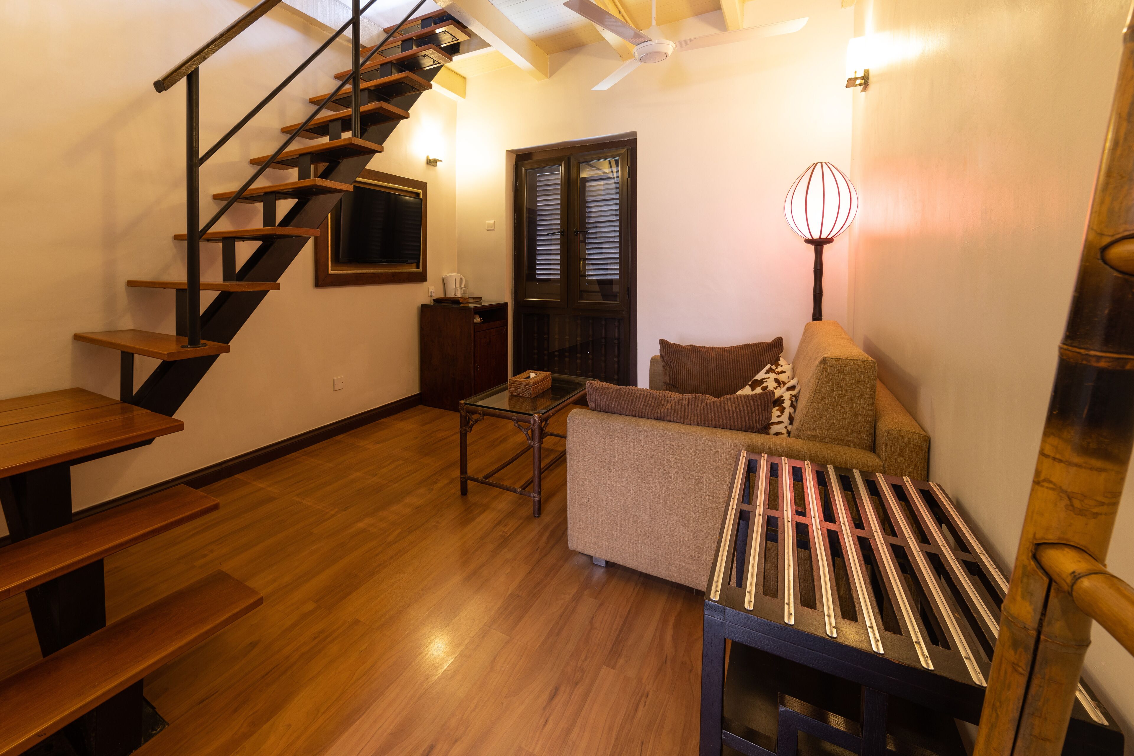 junior suite | living area | tv