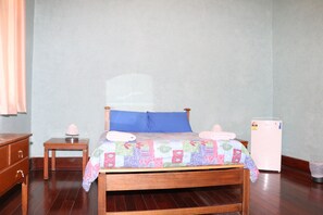 Cunas gratuitas, camas extra y ropa de cama