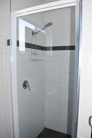 Bathroom shower - Black Diamond Motel (Blackwater)
