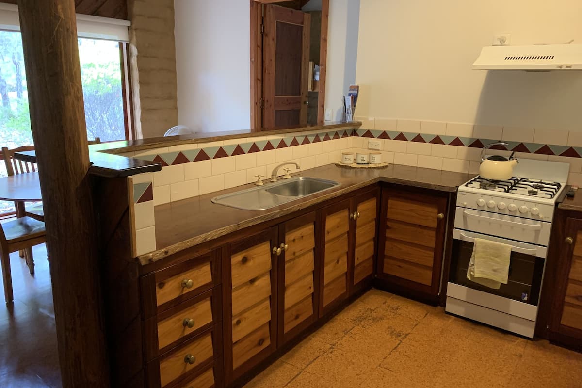 osprey | private kitchen | full-sized fridge, microwave, oven, stovetop