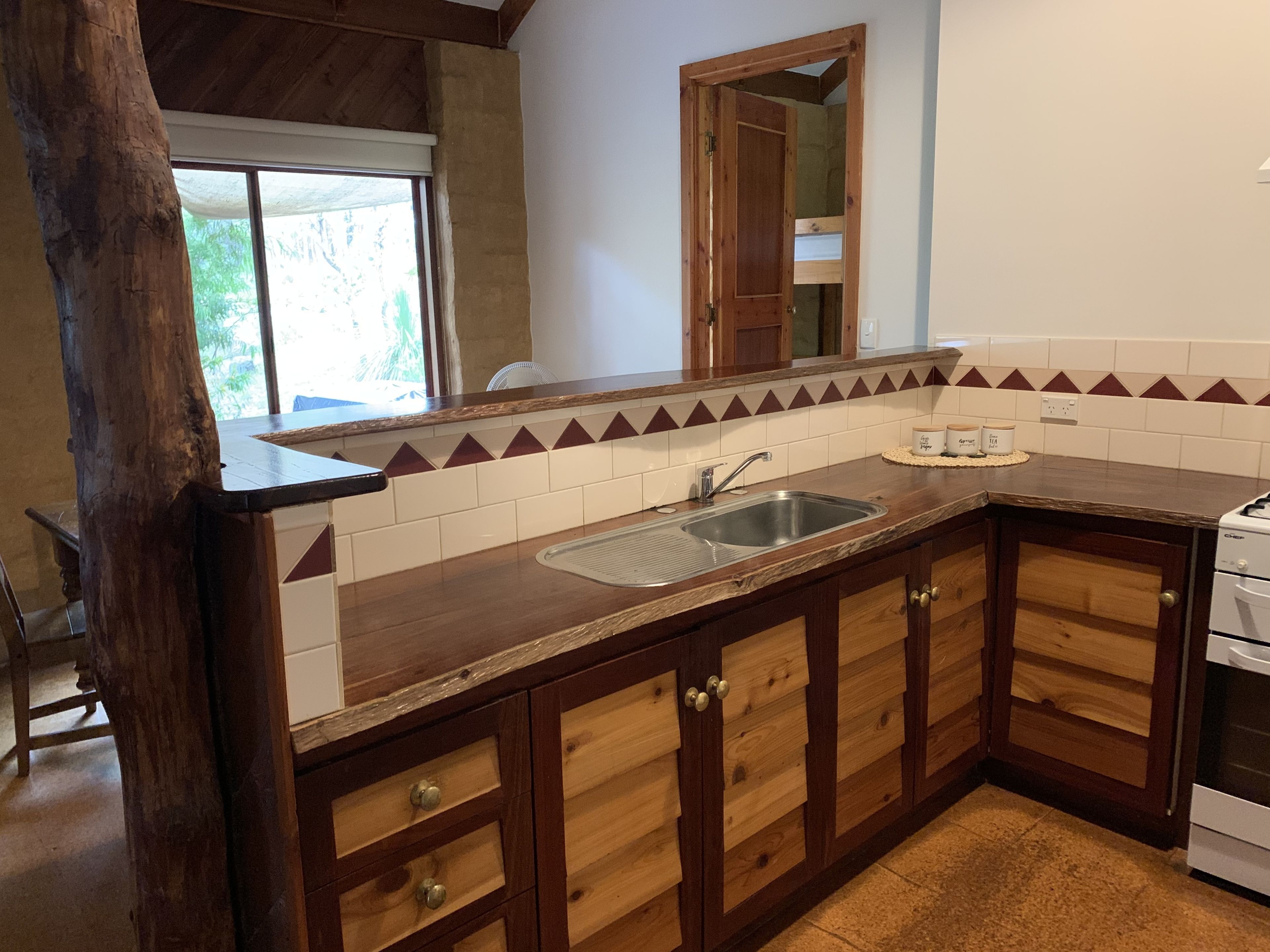 zephyr | private kitchen | full-sized fridge, microwave, oven, stovetop